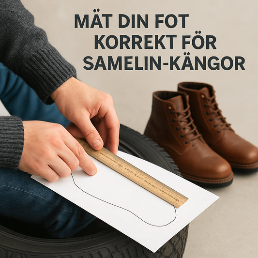 En person sitter på ett vinterdäck med en papperskontur av sin fot framför sig, en linjal i handen och ett par Samelin‑kängor i bakgrunden. Alt: Mät din fot korrekt för Samelin kängor storleksguide