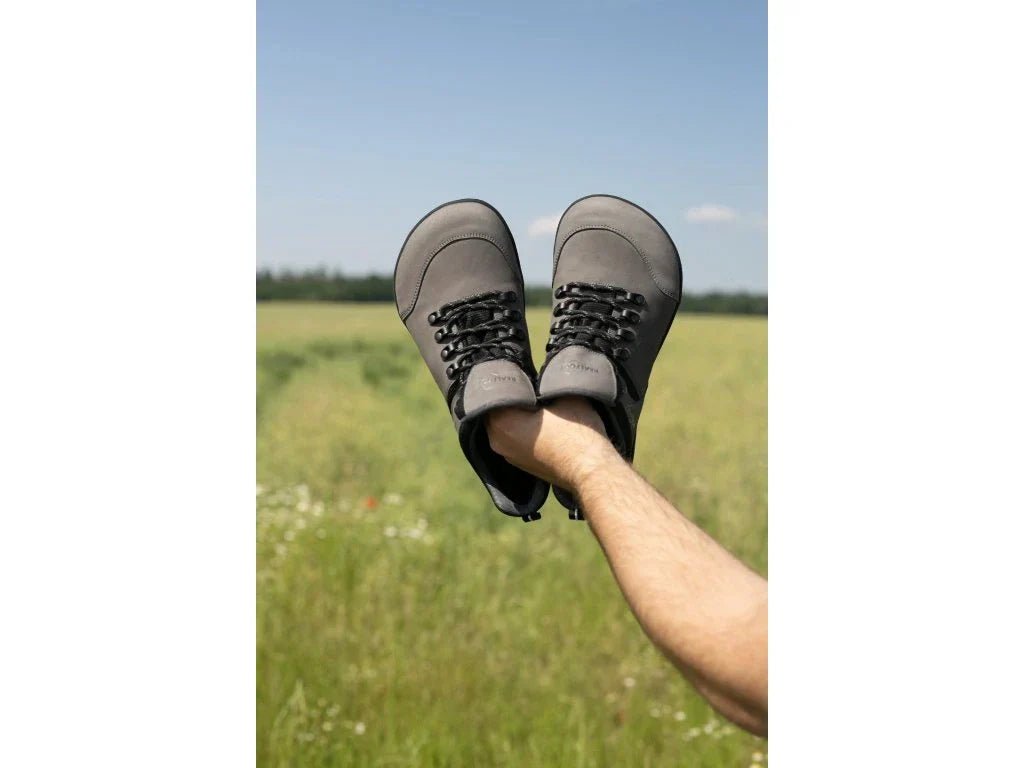 Vad betyder Barfota i Barfotaskor? - TJÅKKO