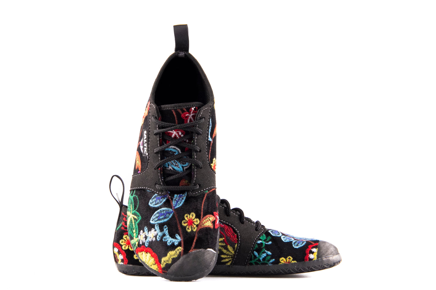 Saltic | Fura Fashion Vegan | Broderad design-sneaker med ExtasyFix®-sula Saltic TJÅKKO