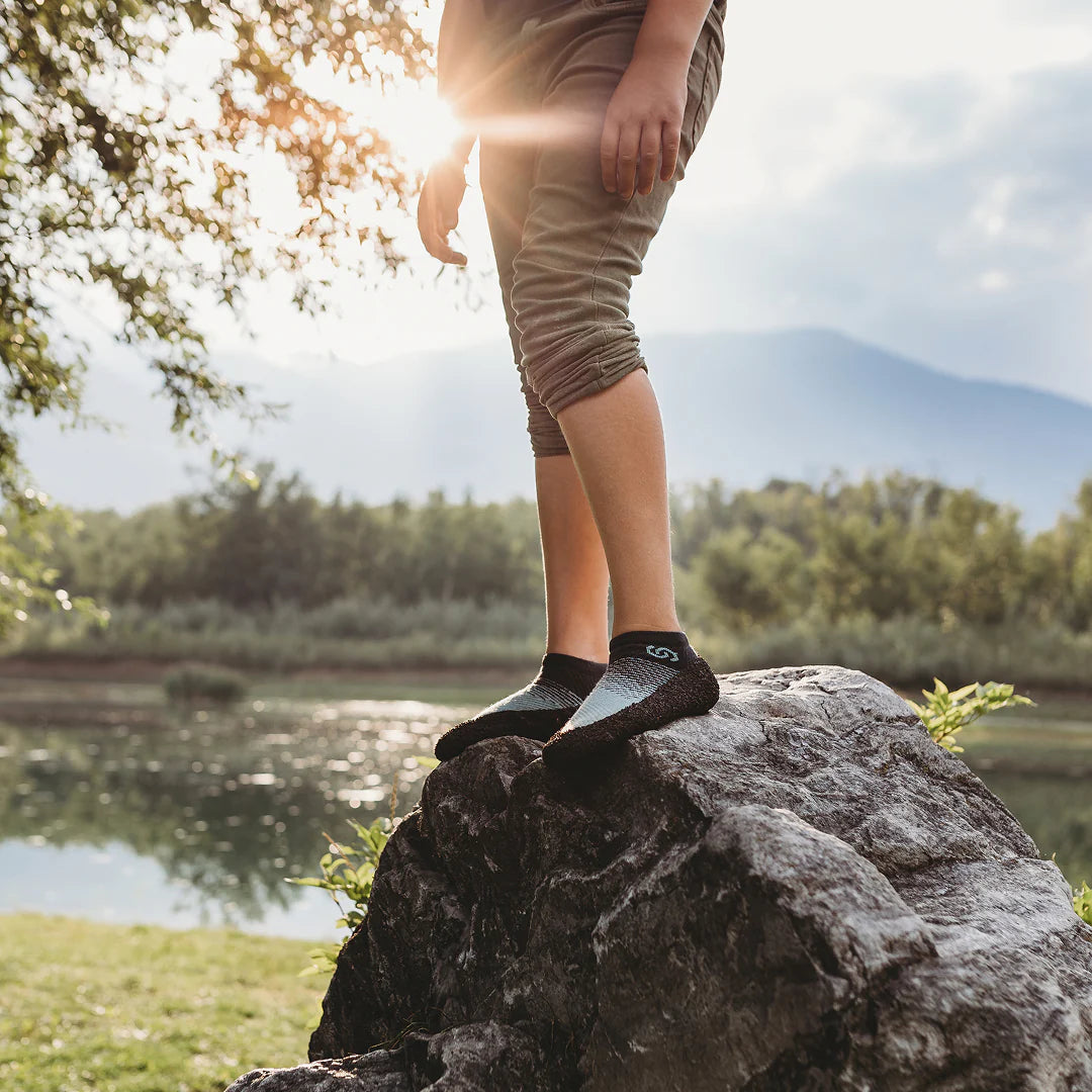 Skinners | Kids Strumpsko | Trygga & fria barfotabarn Skinners TJÅKKO
