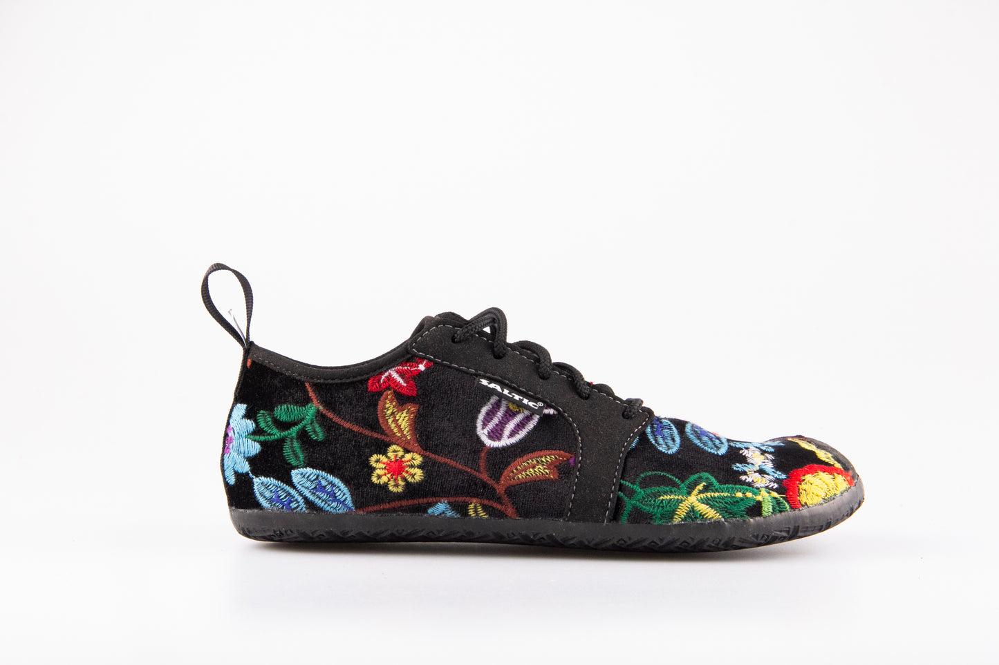 Saltic | Fura Fashion Vegan | Broderad design-sneaker med ExtasyFix®-sula Saltic TJÅKKO