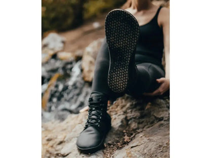 Realfoot Farmer | Svart | Fodrad barfotasko för äventyr året om - TJÅKKO