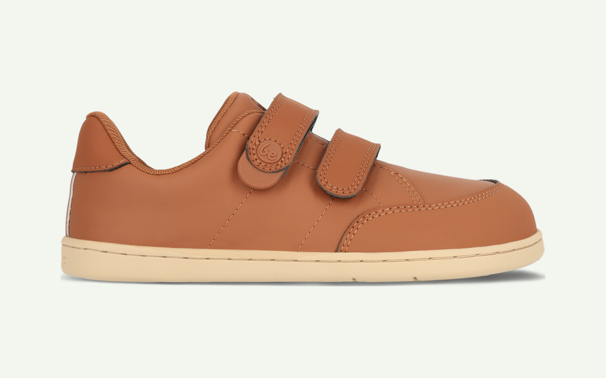 Ask Lenka | Energize | Sneakers fotograferad från sidan med utpekade detaljer