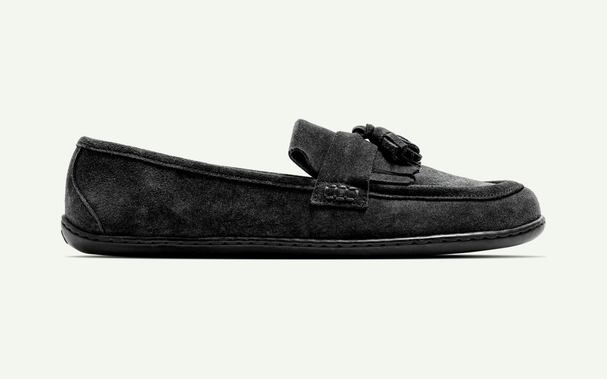 Be Lenka | Allure | Chelsea boots with zipper fotograferad från sidan med utpekade detaljer